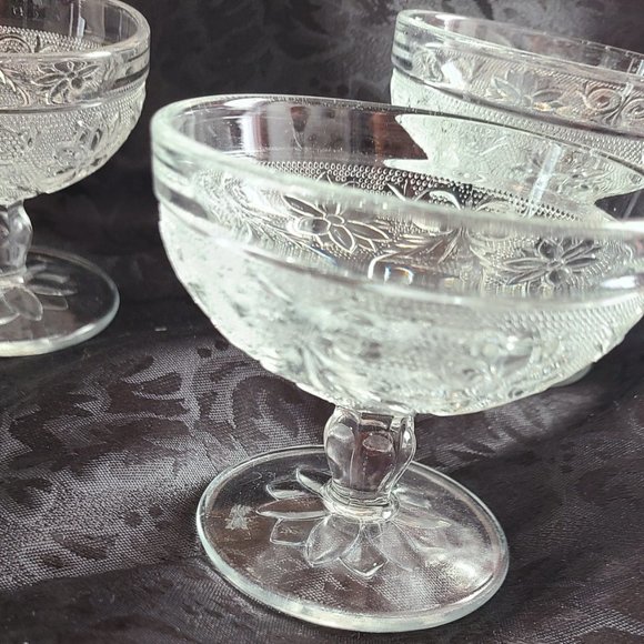 GLASS/CRYSTAL Floral (Poinsettia) Designed Dessert Cups (Set of 4) - Picture 2 of 6